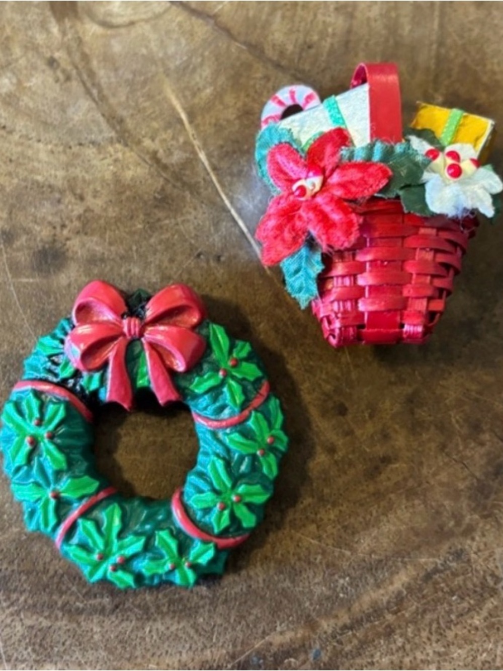 Vintage Russ Berrie Christmas Brooch Set | Wreath & Gift Basket